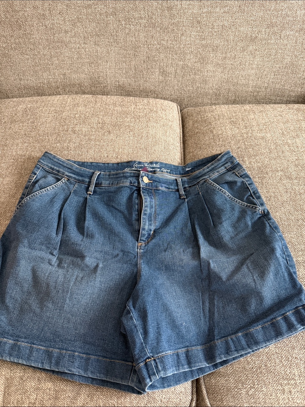 Gloria Vanderbilt Medium Blue Pleated Denim Shorts